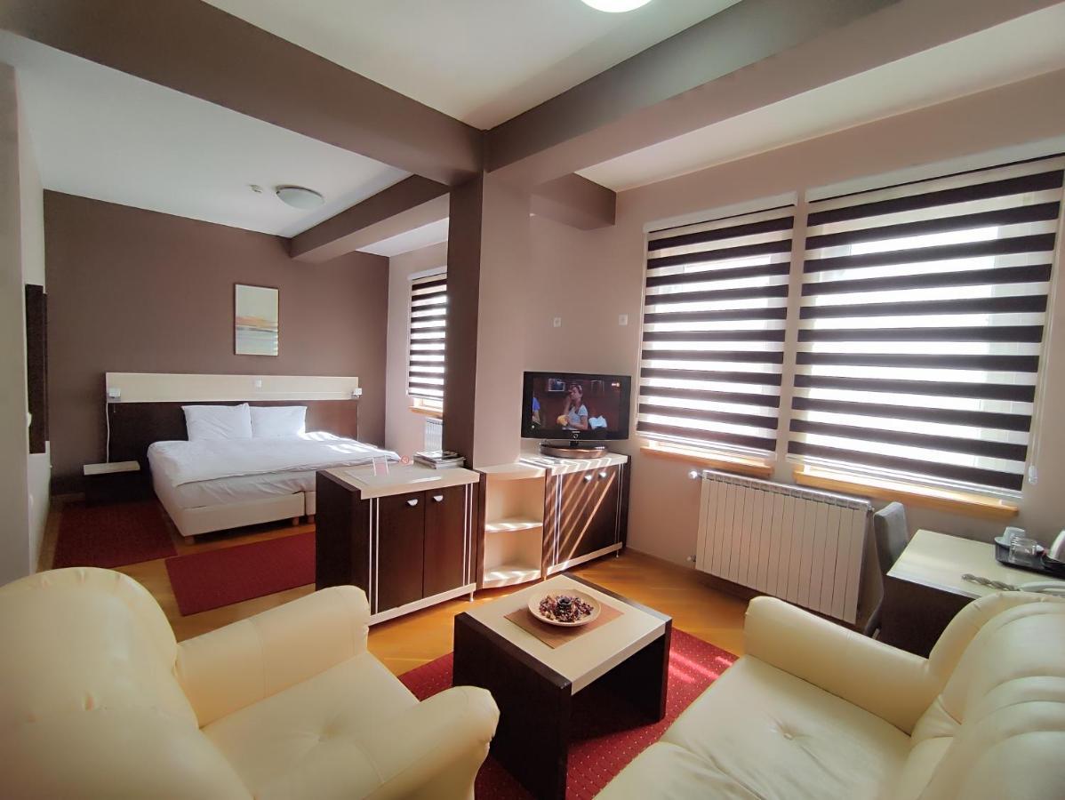 Premier Hotel Skopje Luaran gambar
