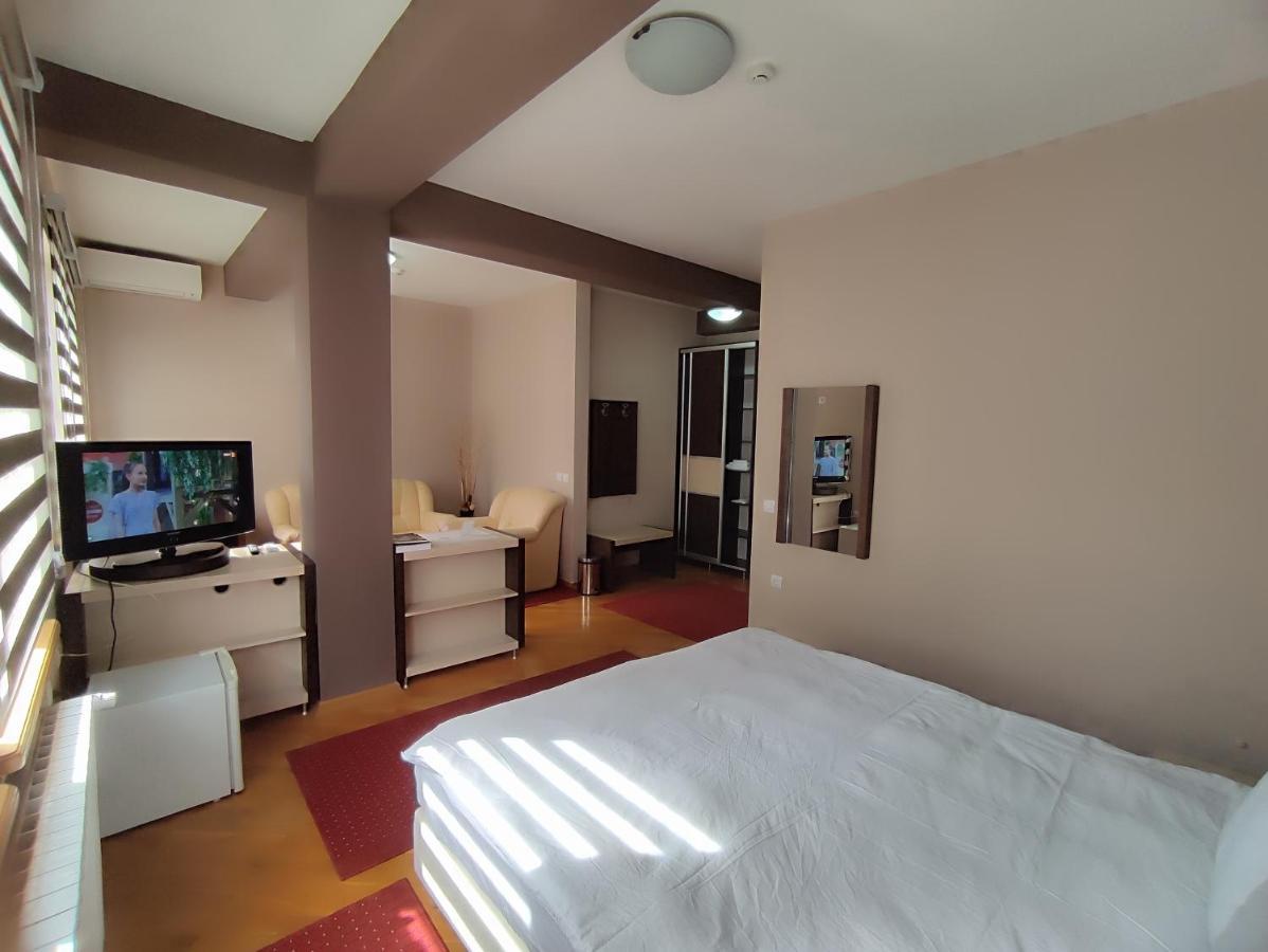 Premier Hotel Skopje Luaran gambar